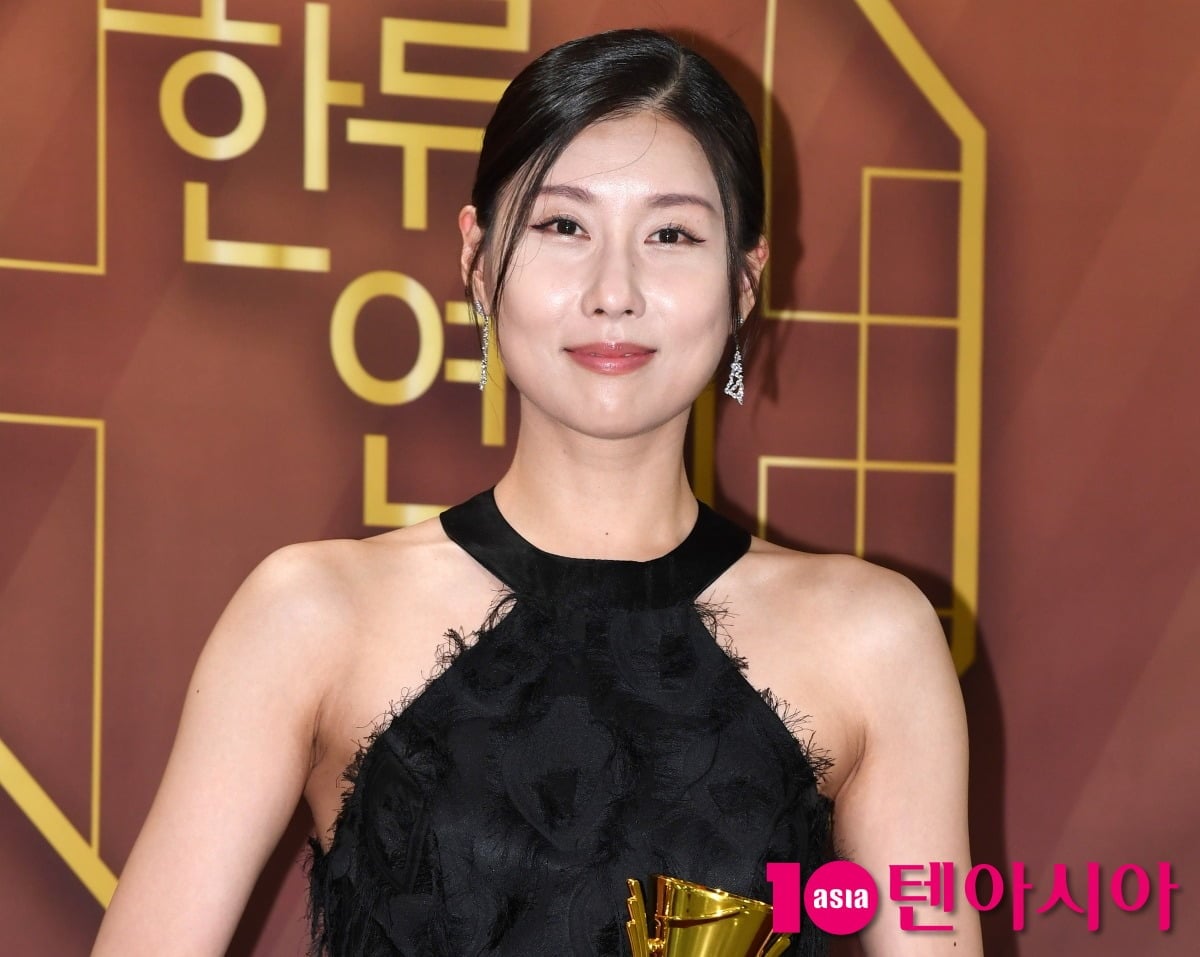 그룹 천상지희 출신 스테파니가 방송 도중 연하남에게 이상형으로 지목된다./사진=텐아시아DB