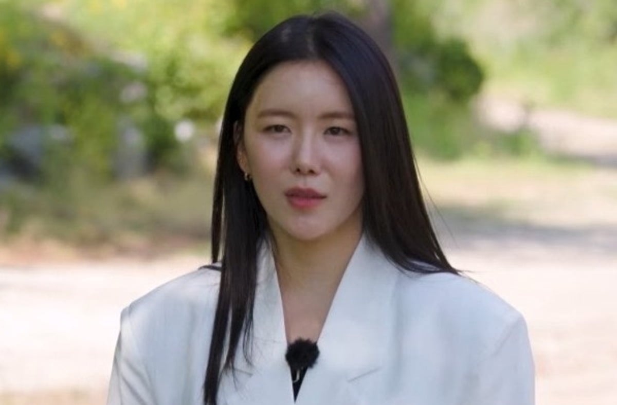 34기 영숙에 저녁 식사 준비 자리에서 손 하나 까닥하지 못하는 모습을 보인다./사진제공=ENA·SBS Plus