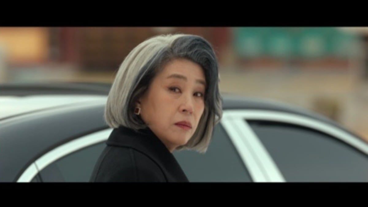 김미경이 '나를 충전해줘'에서 재벌가 회장으로 변신했다. / 사진제공=넷플릭스