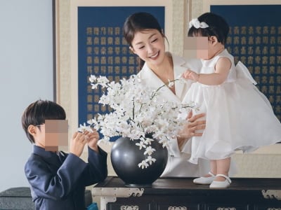 '이혼 후 출산' 이시영, 훌쩍 큰 둘째 딸 공개…배아 이식→첫돌 앞두고 두 번째 가족사진 촬영