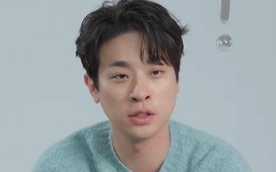 '39세' 박정민, 벌써 노안 고백…"대본 글씨 크게 뽑아야" ('W KOREA')
