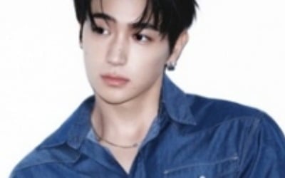 더보이즈 현재, 슬리브리스에 주얼리 한 스푼…무심한 눈빛에 분위기 폭발