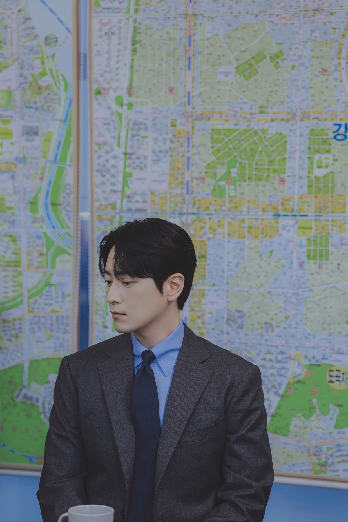 배우 이준혁이 실제 수입에 관해 유쾌하게 털어놨다./사진제공=티빙
