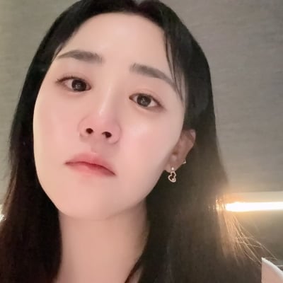 문근영, 아역 때랑 달라진 게 뭐야…초근접 셀카에도 여전한 동안 미모