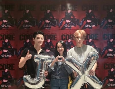 남들은 '인생샷'이라고 할 정도인데…이정현, 김재중·김준수 옆에서도 "아, 조명!"