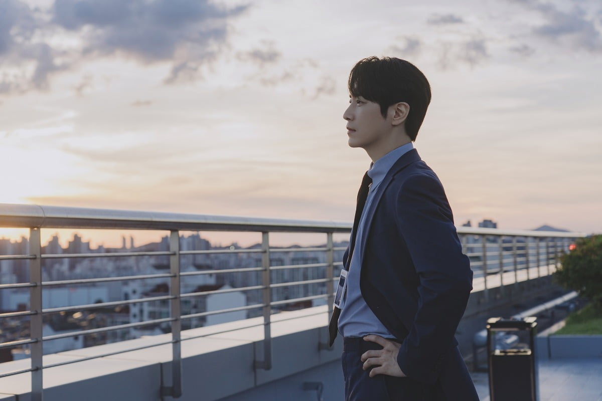 배우 이준혁이 티빙 '로또 1등도 출근합니다' 주연을 맡았다. / 사진제공=티빙