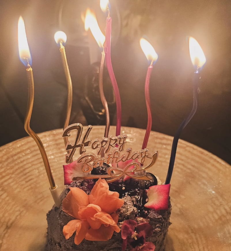 가수 겸 화가 솔비가 외국에서 생일을 맞았다. / 사진=솔비 SNS