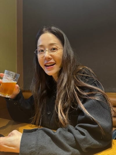 '건강우려' 고현정, 화끈하게 맥주 들어보이며 환한 미소 선보여