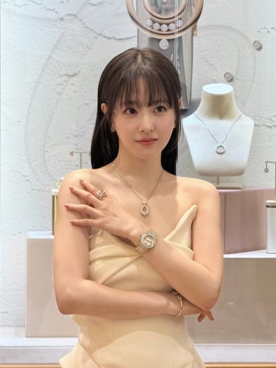 박보영, 어깨 드러낸 드레스로 성숙미↑…여리여리한 어깨라인 눈길