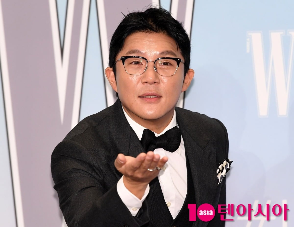 조세호가 공식 행사에 참석해 포즈를 취하고 있다. / 사진=텐아시아DB