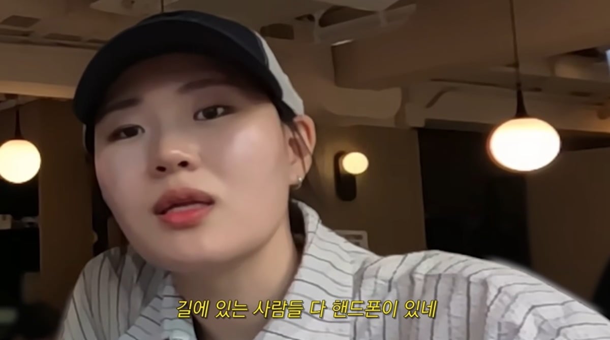 엄지윤이 홍콩 여행 중 200만 원 상당의 휴대전화를 분실했다. / 사진='한혜진' 유튜브 캡처