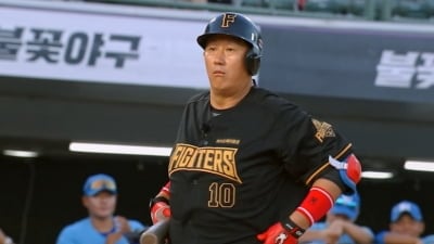'통산 연봉 400억' 이대호도 얼어붙었다…예상 밖 굴욕 위기 ('불꽃야구')