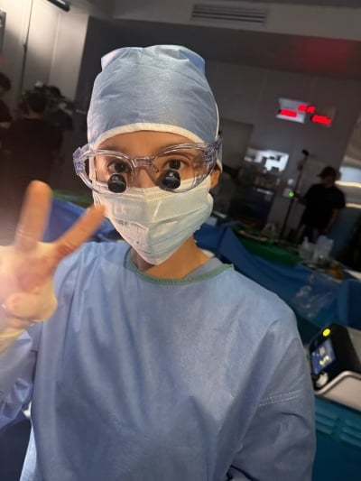 김지원, 꽁꽁 싸매도 미모만큼 못 감춰…'닥터X' 방송 심의 논란에도 끄덕 없어