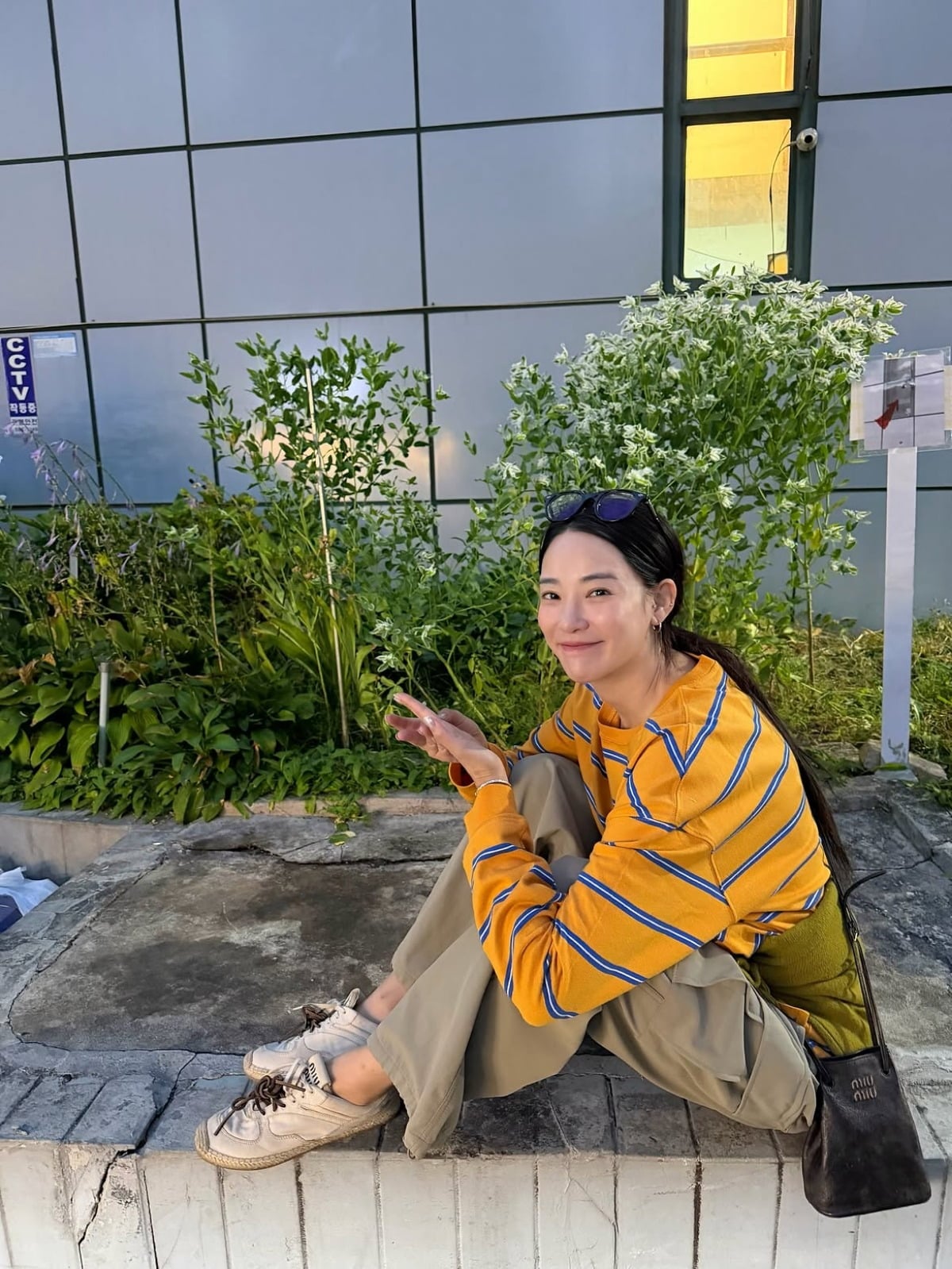 '39세' 이주연, 원조 얼짱답게 뭘 해도 예뻐…머리 질끈 묶고 장난기 가득