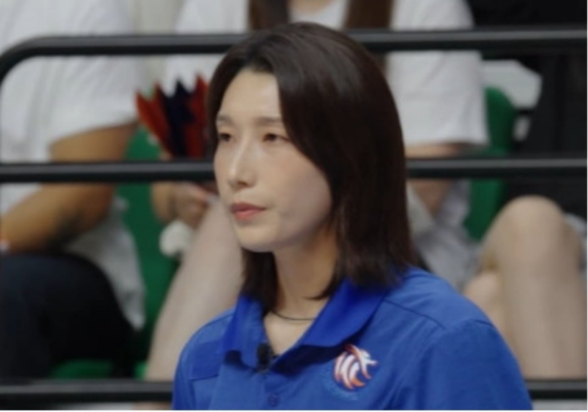 김연경이 홈 경기에서 흐름을 지켜보고 있다. / 사진제공=MBC '신인감독 김연경2'