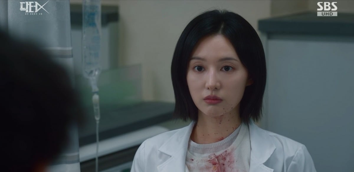 김지원이 데뷔 이후 처음으로 원톱 주연을 맡은 '닥터X'가 의료 고증 논란에도 자체 최고 시청률을 경신했다. / 사진=SBS 방송 화면 캡처