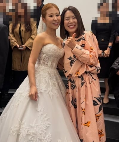 '래퍼 시바 母' 김지선, 박세미 결혼식장서 '140만 원짜리' 걸쳤다…하객들 중 제일 화려