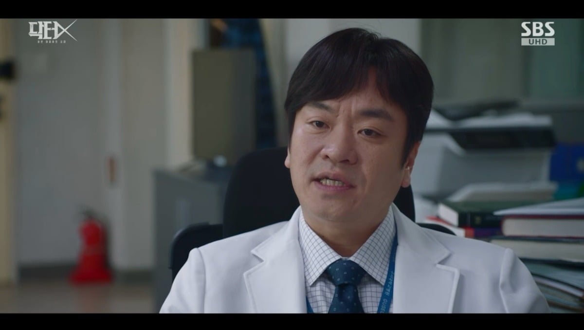 이성욱이 과거에 얽힌 사연을 밝히며 반전을 안겼다. / 사진='닥터X : 하얀 마피아의 시대' 방송 화면 캡처