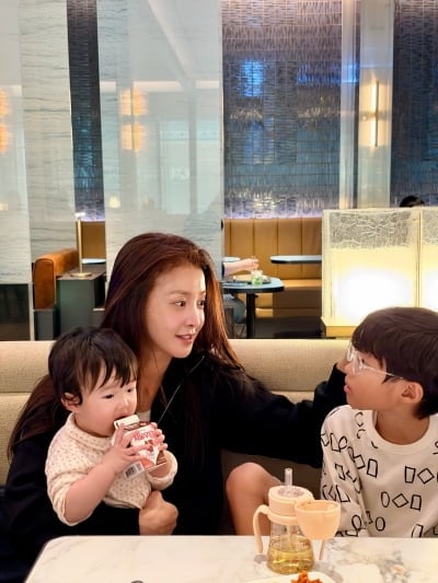 '44세 애둘맘' 이시영, 첫 가족여행 떠났다…아이들과 다정한 근황