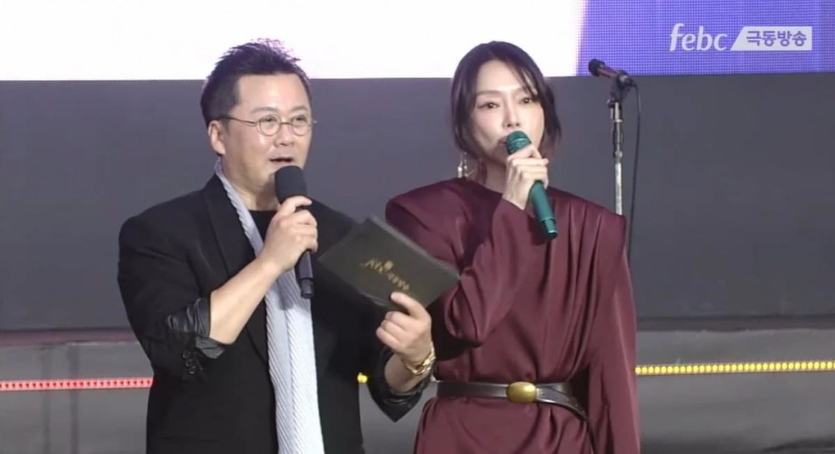 배우 공형진이 공식 행사에서 후배 배우 차지연에게 무례한 태도를 보였다는 논란에 사과했다. / 사진=SNS 갈무리