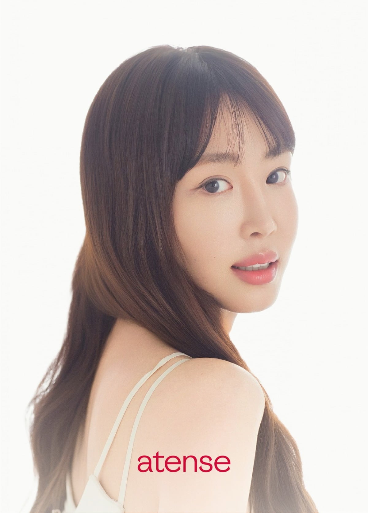 배우 강예원이 뷰티 브랜드 공동 개발자로 새로운 활동에 나섰다. / 사진제공=어텐스