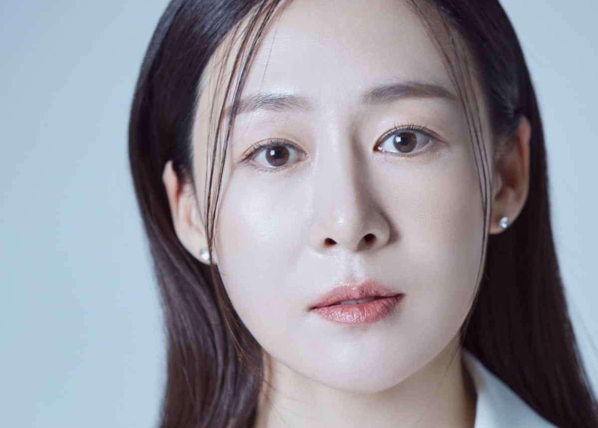 이진희가 영화 '수능, 출제의 비밀'(감독 이용재)에서 수능 출제위원으로 변신한다. / 사진제공=에일리언컴퍼니