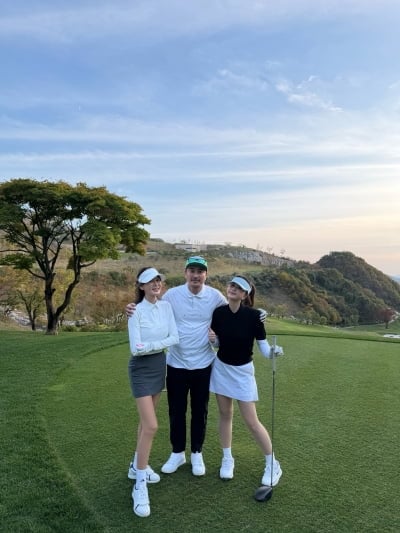 '안정환♥' 이혜원, 22살 딸 옆에서도 안 밀리네…뉴욕대 졸업한 딸은 韓 취업 성공