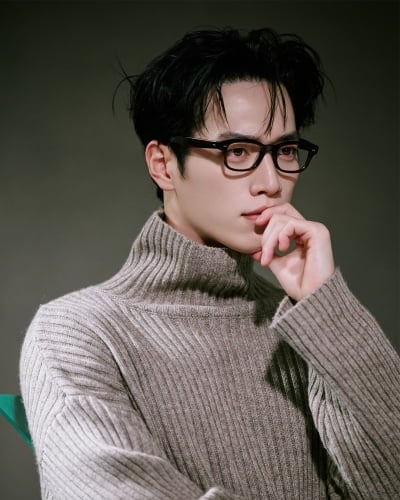 '얼굴천재' 서강준, 안경 쓰고 턱 괴었을 뿐인데…조각 같은 이목구비