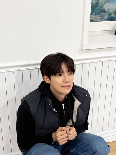 '키 190cm' 문상민, 훈훈한 남친룩에 여심 홀리네…'문짝남'의 근황 보니