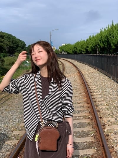 이유미, 헝클어진 머리도 사랑스러워…동그란 안경 쓰고 미모 폭발
