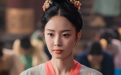'펜트하우스' 김소연 딸 맞아?…절세미인 비주얼, '철혈의 여황제'로 변신 ('문무')
