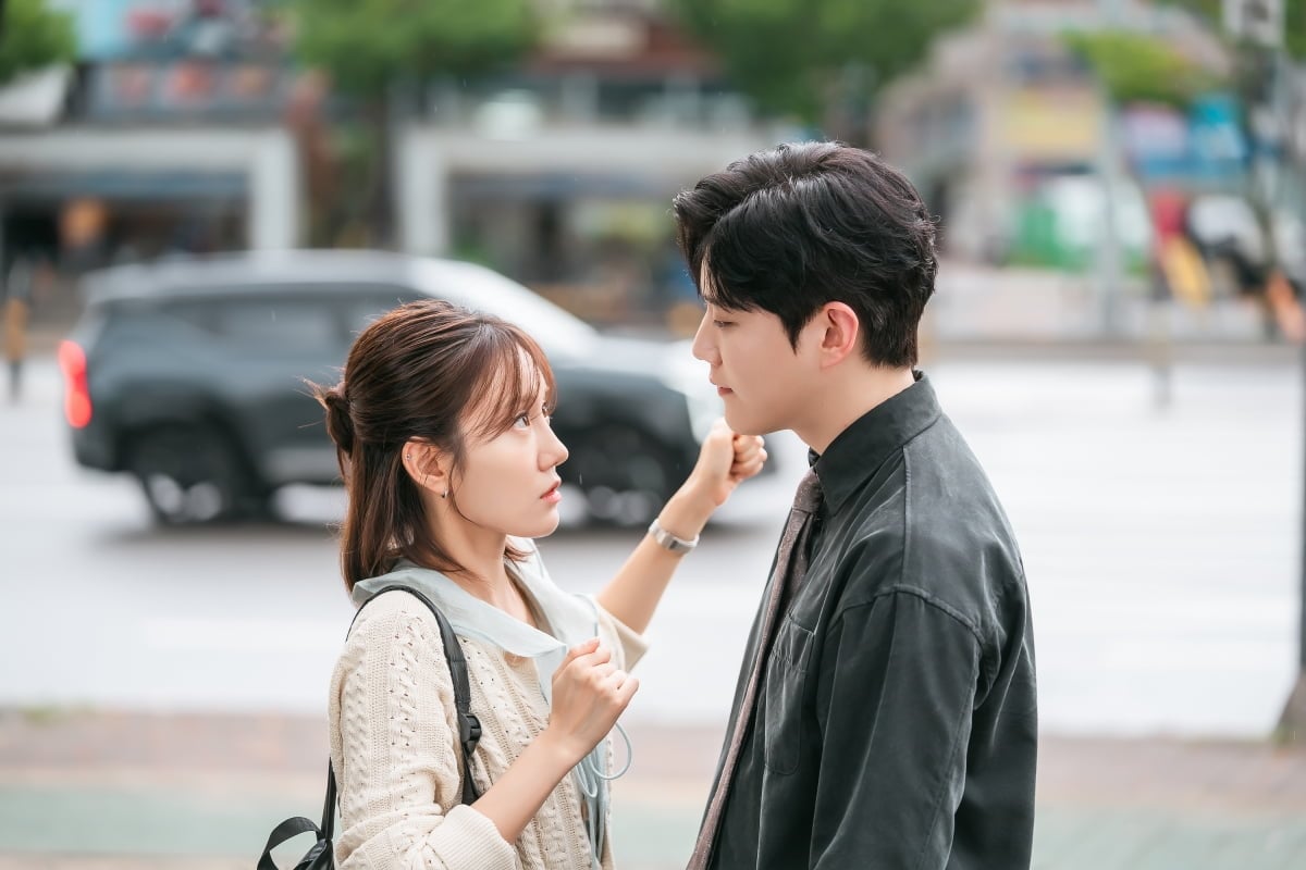 정민아와 동하 사이에 묘한 기류가 감돈다. / 사진 제공: KBS 1TV 일일드라마 