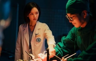 김지원, 또 사고친다…환자 간에 이니셜 새긴 '싸패' 장승조 응징 ('닥터X')