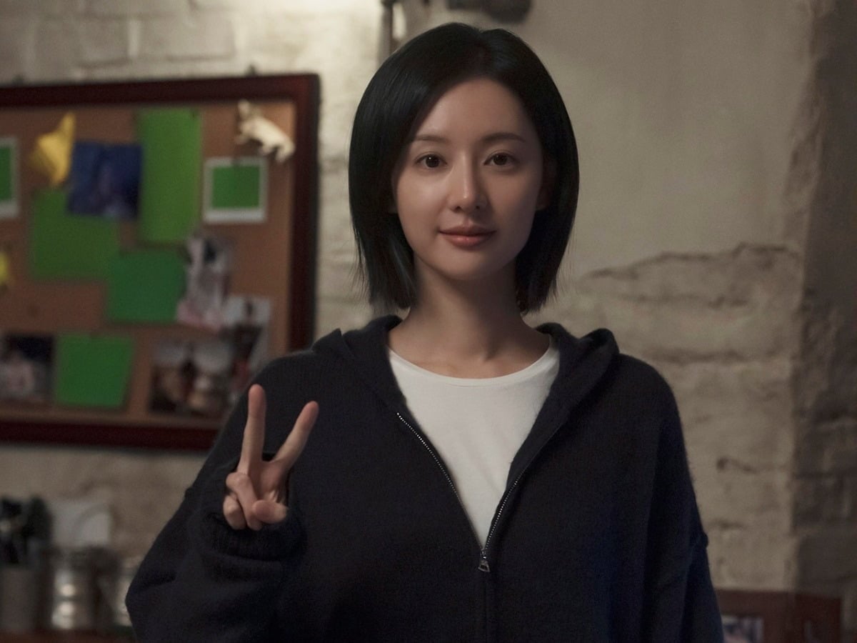 평소 내향적인 성격으로 알려진 배우 김지원이 촬영장에서는 색다른 모습을 보여줬다. / 사진제공=하이지음스튜디오