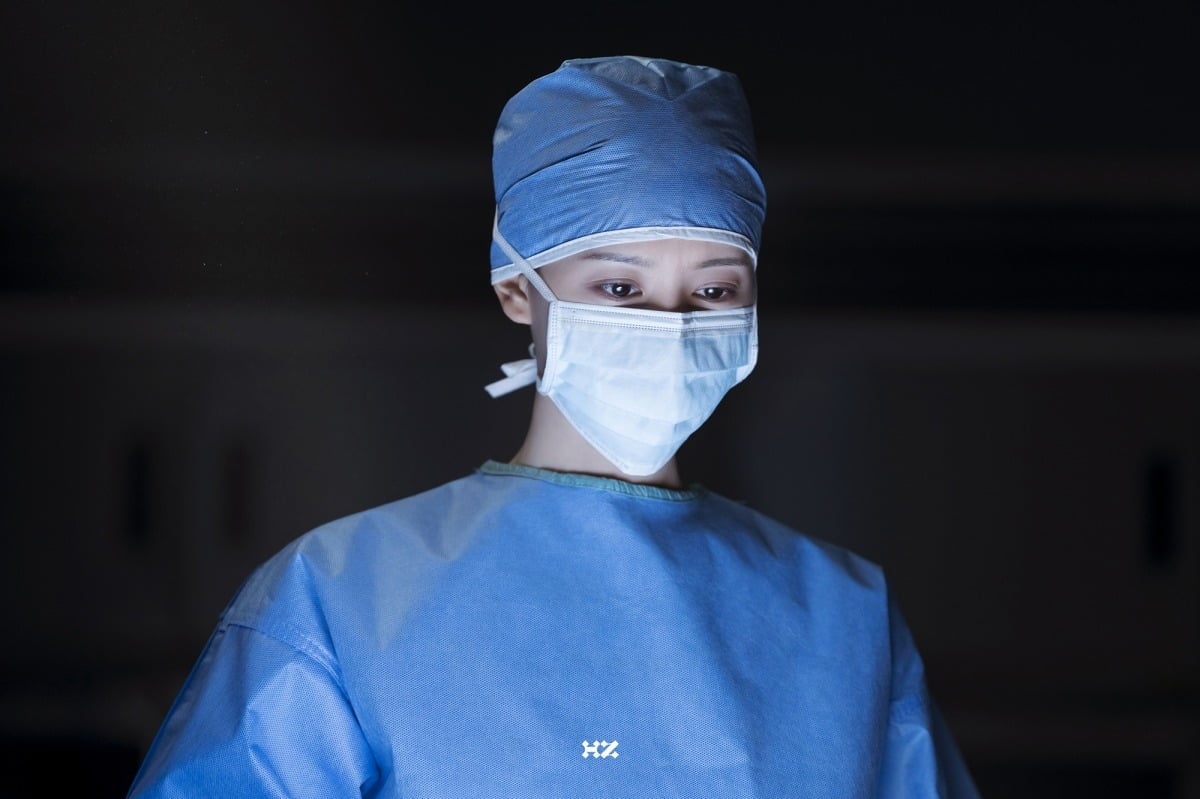 평소 내향적인 성격으로 알려진 배우 김지원이 촬영장에서는 색다른 모습을 보여줬다. / 사진제공=SBS
