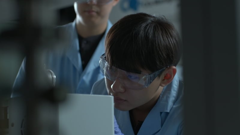 배우 윤시윤이 이번에는 기후 다큐멘터리로 시청자들을 만난다. / 사진 제공= KBS 1TV ‘넥스트솔루션’