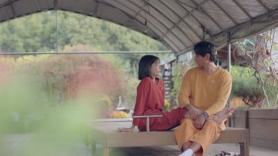 어딜 만지는 거야…김요한, ♥11살 연하 오연희와 과감한 스킨십 "뽀뽀나 할까?" ('신랑수업')