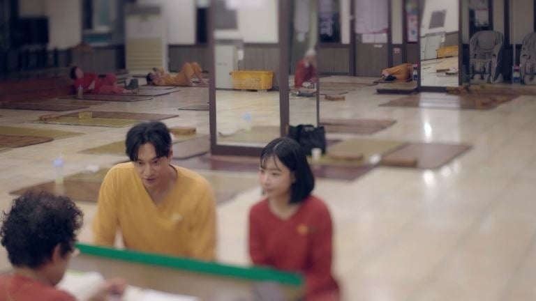 김요한이 11살 연하 연인 오연희에게 과감한 애정 표현을 건넨다. / 사진제공=채널A