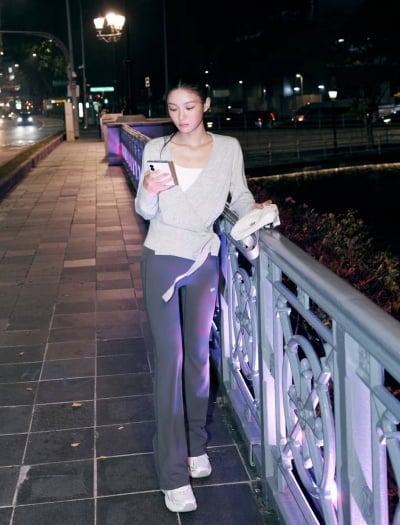 '27세' 김유정, 밤거리에서 포착된 '레깅스 핏'…운동복만 입어도 화보 같아