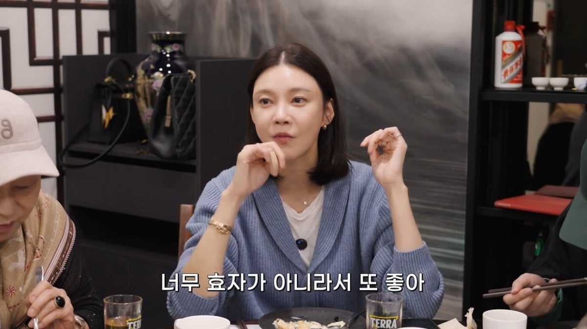 차예련이 시어머니와 함께한 유쾌한 데이트 현장을 공개했다. / 사진='차장금 차예련' 유튜브 캡처