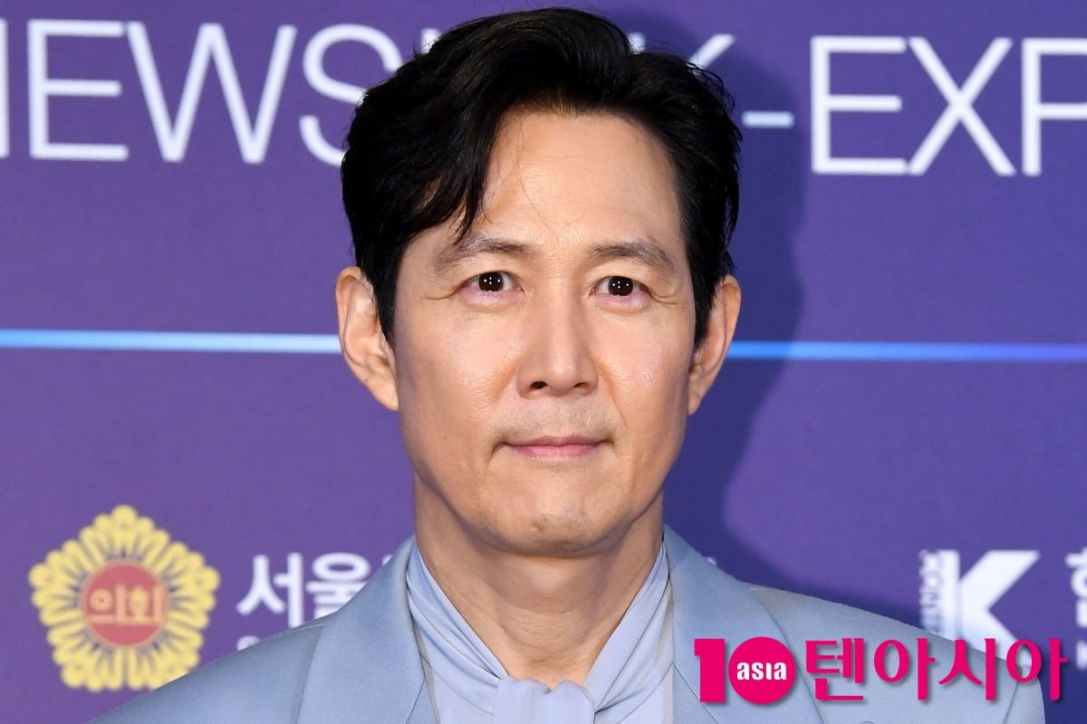 배우 이정재가 최대주주로 있는 아티스트컴퍼니가 전 미등기 임원과 관계자 등 5명을 업무상 배임 혐의로 경찰에 고소했다. / 사진=텐아시아DB