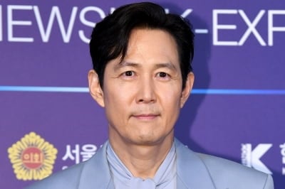 '최대주주' 이정재 회사에 무슨 일…아티스트컴퍼니, 전 임원 등 5명 '6억대 배임' 고소