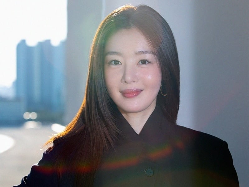 배우 한선화(36)가 부산국제영화제 비하인드 사진을 통해 빛나는 피부와 동안 미모를 뽐냈다. / 사진제공=고스트스튜디오