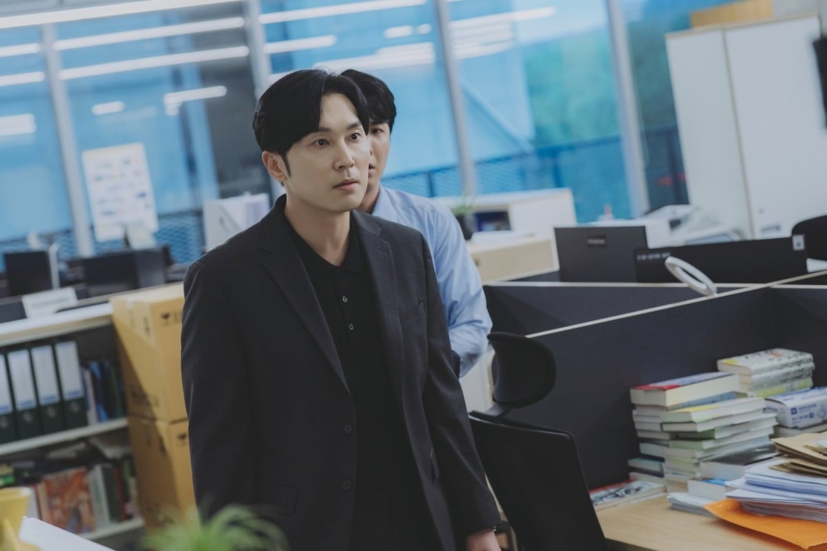 티빙·tvN '로또 1등도 출근합니다'에서 양준호 대리 역을 맡은 배우 서현우. / 사진=티빙 제공