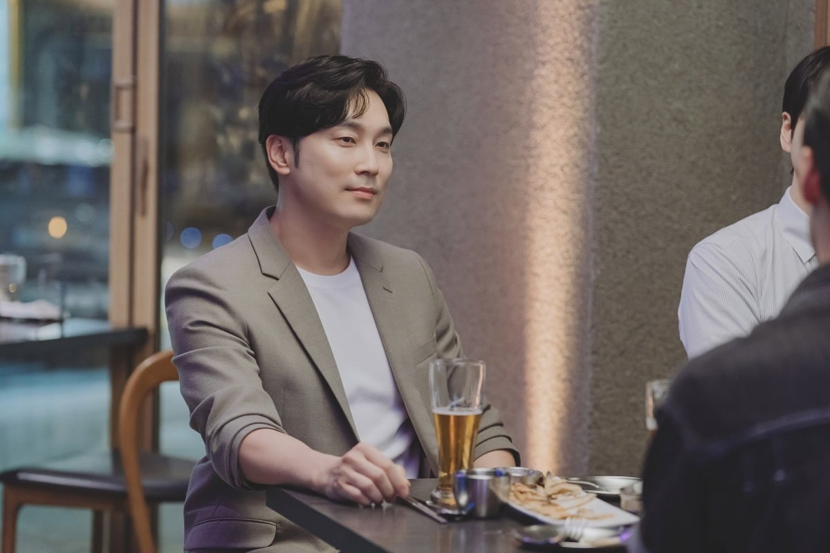 티빙·tvN '로또 1등도 출근합니다'에서 양준호 대리 역을 맡은 배우 서현우. / 사진=티빙 제공