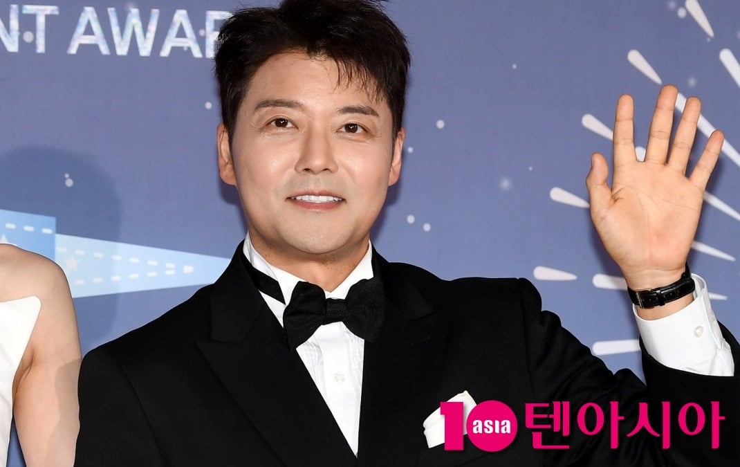 전현무가 공식 행사에 참석해 포즈를 취하고 있다. / 사진=텐아시아DB