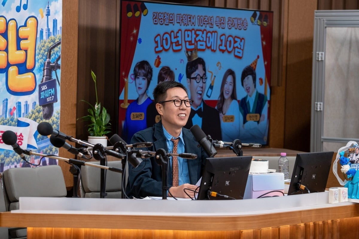 김영철이 라디오 진행 10주년을 맞아 가장 기억에 남는 게스트로 이경규를 꼽았다. / 사진제공=미스틱