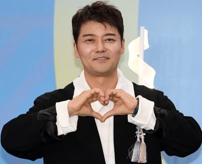 '공개연애 2번' 전현무 "女 작은 행동에 심쿵…먼지 털어주면 미쳐" ('현무로드')