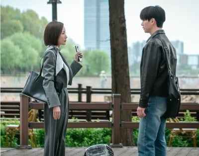 박민영, 무려 9살이나 어린 남배우와 혐관 예고…투샷에서 심상치 않은 기류 포착 ('나인투')