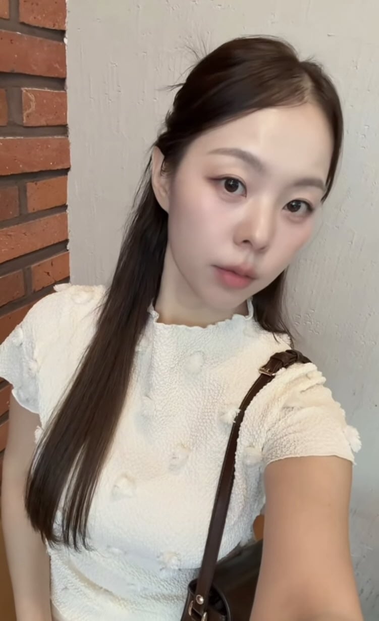 ENA·SBS Plus '나는 SOLO' 28기 영자가 영철과 파경을 맞은 뒤 옷 가게 사장으로 새 출발한 가운데, 의류 기부에 나선 근황을 전했다./ 사진=SNS